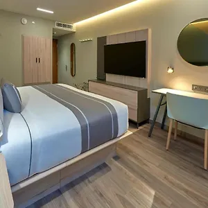 **** Hotel Express By Marriott Providencia Mexico